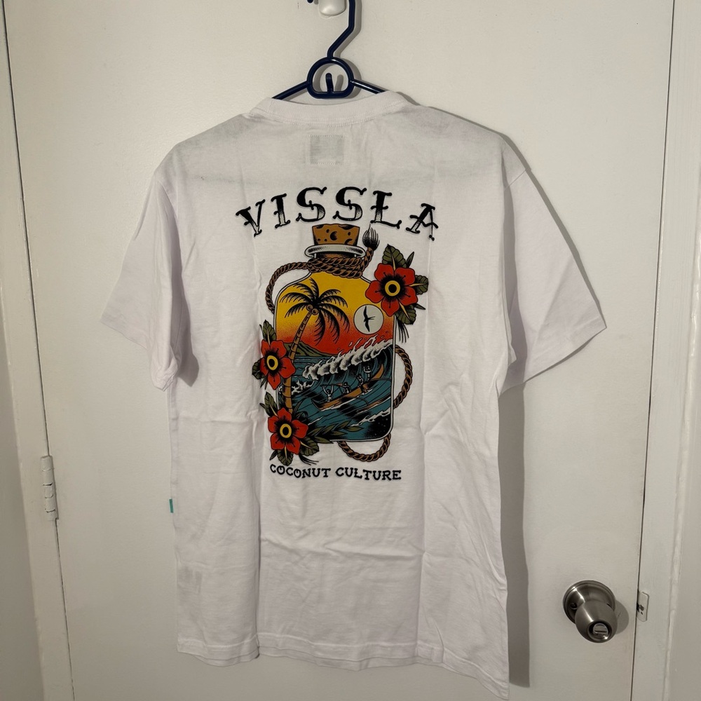 NWT VISSLA White Graphic Front Pocket T-Shirt